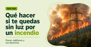 Qué hacer si te quedas sin luz por un incendio: torre eléctrica y humo de incendio forestal